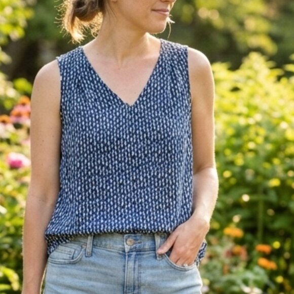 Banana Republic Tops - Banana Republic Navy and White Geometric Women's Top Size Small